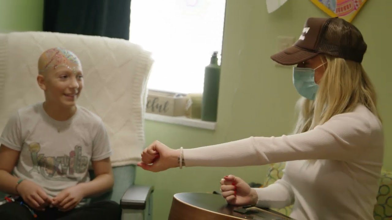 Musicians On Call, Kelsea Ballerini brings a taste of home to patients